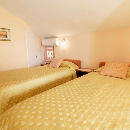 Holiday Home Nevenka Buje Oda fotoğraf
